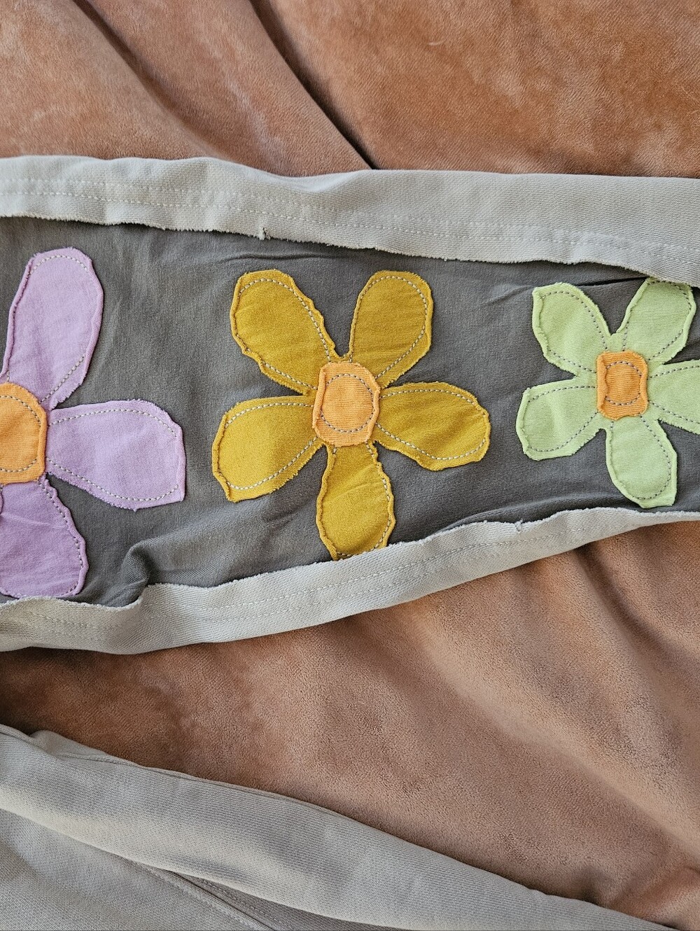 NWT Sage & Fig Beige Flower-Appliqué Hoodie with Drawstring - Picture 2 of 6